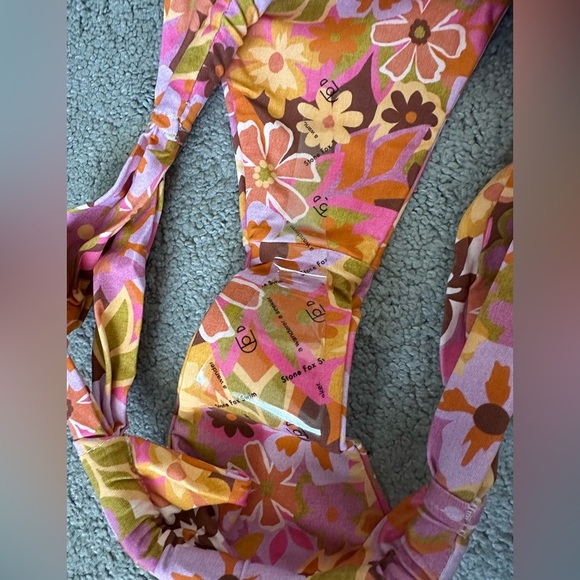 Stone Fox Swim Conch Top and Bijou Bottom Size XS in Retro Pop Bikini - Picture 6 of 9